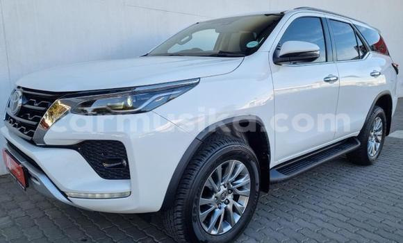 Acheter Occasion Voiture Toyota Fortuner Blanc à Beitbridge, Matabeleland South Acheter Occasion Voiture Toyota Fortuner Blanc à Beitbridge, Matabeleland South