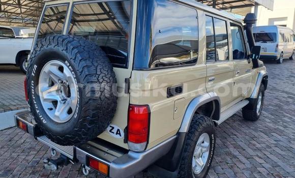 Tenga Tsaru Toyota Land Cruiser Sirivha Mota in Beitbridge in Matabeleland South Tenga Tsaru Toyota Land Cruiser Sirivha Mota in Beitbridge in Matabeleland South