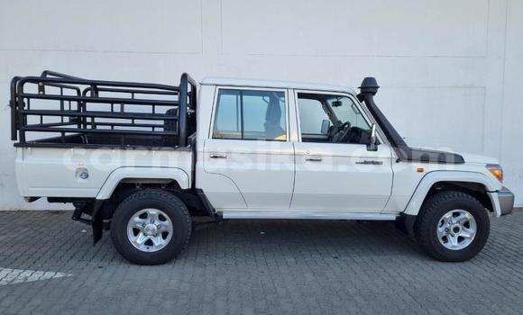 Acheter Occasion Voiture Toyota Land Cruiser Gris à Beitbridge, Matabeleland South Acheter Occasion Voiture Toyota Land Cruiser Gris à Beitbridge, Matabeleland South