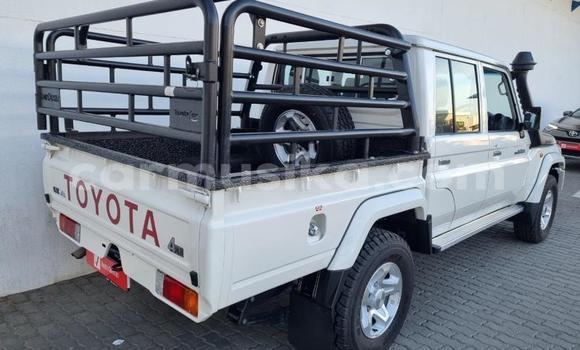 Acheter Occasion Voiture Toyota Land Cruiser Gris à Beitbridge, Matabeleland South Acheter Occasion Voiture Toyota Land Cruiser Gris à Beitbridge, Matabeleland South