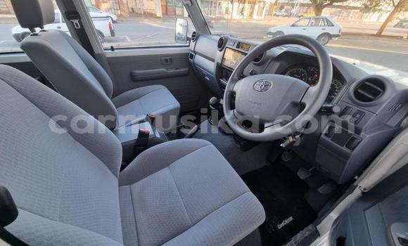 Acheter Occasion Voiture Toyota Land Cruiser Gris à Beitbridge, Matabeleland South Acheter Occasion Voiture Toyota Land Cruiser Gris à Beitbridge, Matabeleland South