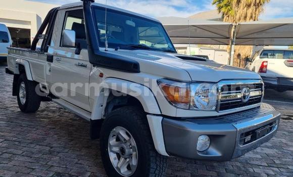 Nunua Ilio tumika Toyota Land Cruiser Nyeupe Gari ndani ya Beitbridge nchini Matabeleland Kusini