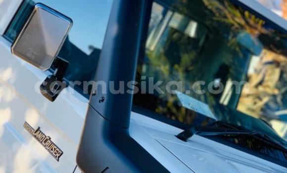 Tenga Tsaru Toyota Land Cruiser Sirivha Mota in Beitbridge in Matabeleland South Tenga Tsaru Toyota Land Cruiser Sirivha Mota in Beitbridge in Matabeleland South