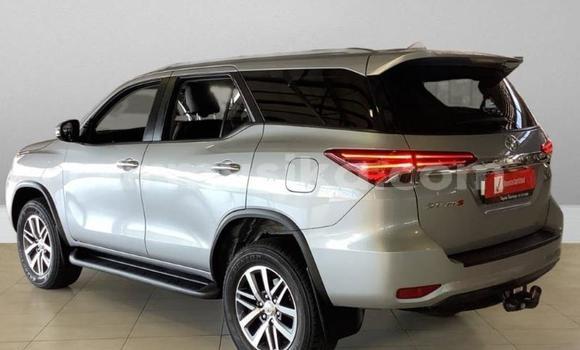 Acheter Occasion Voiture Toyota Fortuner Gris à Beitbridge, Matabeleland South Acheter Occasion Voiture Toyota Fortuner Gris à Beitbridge, Matabeleland South