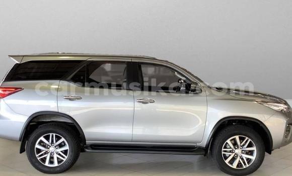 Acheter Occasion Voiture Toyota Fortuner Gris à Beitbridge, Matabeleland South Acheter Occasion Voiture Toyota Fortuner Gris à Beitbridge, Matabeleland South