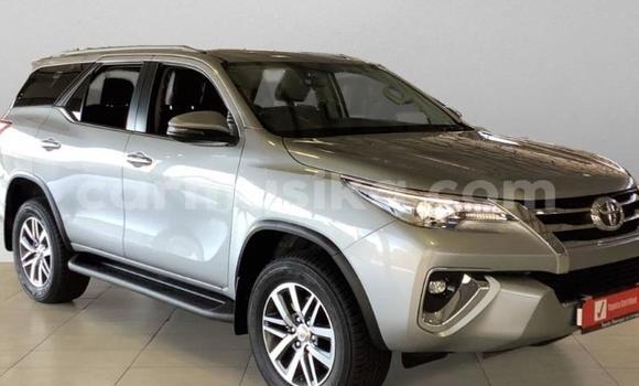 Acheter Occasion Voiture Toyota Fortuner Gris à Beitbridge, Matabeleland South Acheter Occasion Voiture Toyota Fortuner Gris à Beitbridge, Matabeleland South