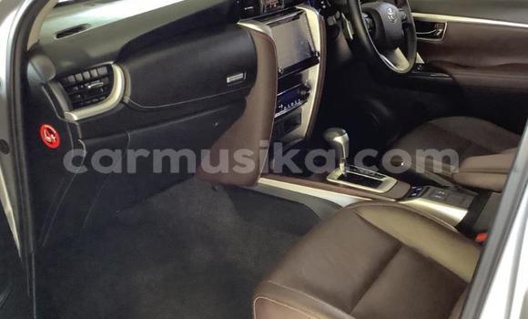 Acheter Occasion Voiture Toyota Fortuner Gris à Beitbridge, Matabeleland South Acheter Occasion Voiture Toyota Fortuner Gris à Beitbridge, Matabeleland South