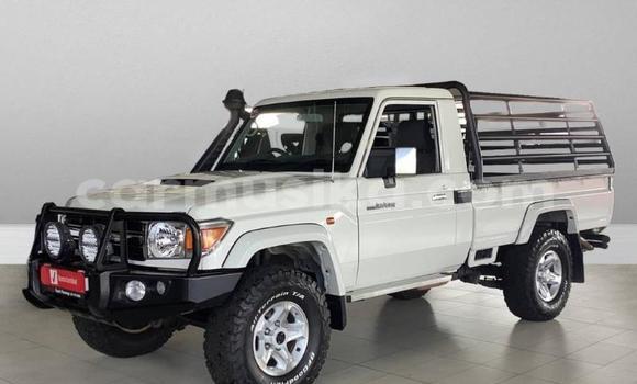 Nunua Ilio tumika Toyota Land Cruiser Fedha Gari ndani ya Beitbridge nchini Matabeleland Kusini