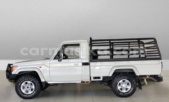 Acheter Occasion Voiture Toyota Land Cruiser Gris à Beitbridge, Matabeleland South Acheter Occasion Voiture Toyota Land Cruiser Gris à Beitbridge, Matabeleland South