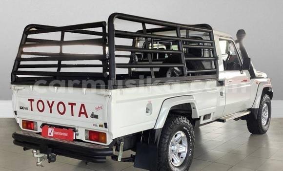 Acheter Occasion Voiture Toyota Land Cruiser Gris à Beitbridge, Matabeleland South Acheter Occasion Voiture Toyota Land Cruiser Gris à Beitbridge, Matabeleland South