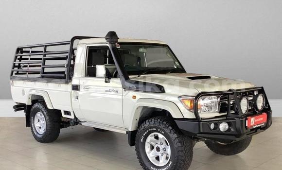 Acheter Occasion Voiture Toyota Land Cruiser Gris à Beitbridge, Matabeleland South Acheter Occasion Voiture Toyota Land Cruiser Gris à Beitbridge, Matabeleland South