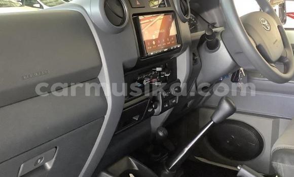 Acheter Occasion Voiture Toyota Land Cruiser Gris à Beitbridge, Matabeleland South Acheter Occasion Voiture Toyota Land Cruiser Gris à Beitbridge, Matabeleland South