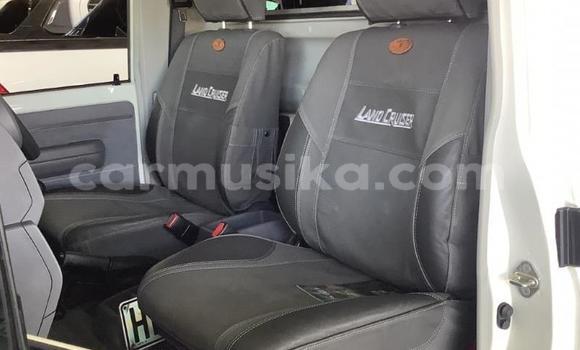 Acheter Occasion Voiture Toyota Land Cruiser Gris à Beitbridge, Matabeleland South Acheter Occasion Voiture Toyota Land Cruiser Gris à Beitbridge, Matabeleland South
