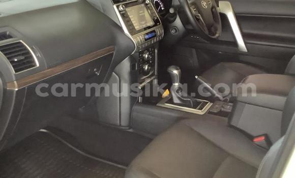 Acheter Occasion Voiture Toyota Land Cruiser Prado Blanc à Beitbridge, Matabeleland South Acheter Occasion Voiture Toyota Land Cruiser Prado Blanc à Beitbridge, Matabeleland South