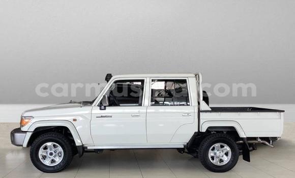 Acheter Occasion Voiture Toyota Land Cruiser Gris à Beitbridge, Matabeleland South Acheter Occasion Voiture Toyota Land Cruiser Gris à Beitbridge, Matabeleland South