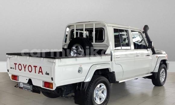 Acheter Occasion Voiture Toyota Land Cruiser Gris à Beitbridge, Matabeleland South Acheter Occasion Voiture Toyota Land Cruiser Gris à Beitbridge, Matabeleland South