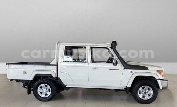 Acheter Occasion Voiture Toyota Land Cruiser Gris à Beitbridge, Matabeleland South Acheter Occasion Voiture Toyota Land Cruiser Gris à Beitbridge, Matabeleland South