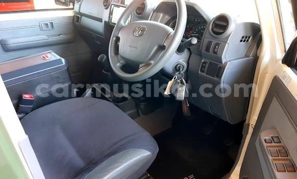Acheter Occasion Voiture Toyota Land Cruiser Bleu à Beitbridge, Matabeleland South Acheter Occasion Voiture Toyota Land Cruiser Bleu à Beitbridge, Matabeleland South