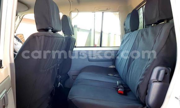 Acheter Occasion Voiture Toyota Land Cruiser Bleu à Beitbridge, Matabeleland South Acheter Occasion Voiture Toyota Land Cruiser Bleu à Beitbridge, Matabeleland South