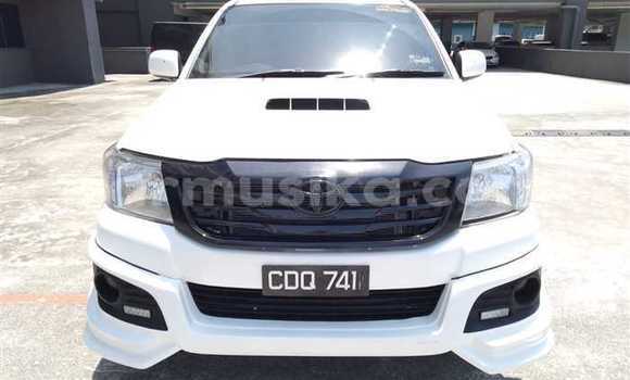 Buy Used Toyota Hilux White Car in Beitbridge in Matabeleland South