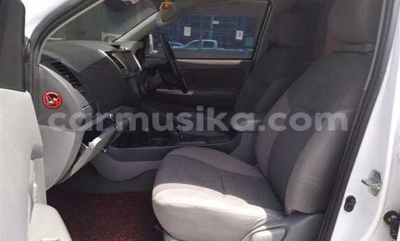 Acheter Occasion Voiture Toyota Hilux Blanc à Beitbridge, Matabeleland South Acheter Occasion Voiture Toyota Hilux Blanc à Beitbridge, Matabeleland South