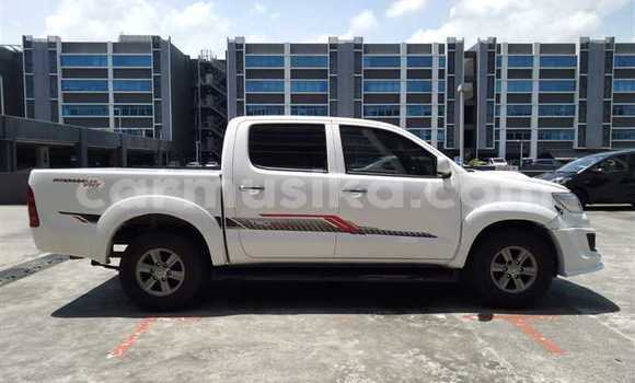Acheter Occasion Voiture Toyota Hilux Blanc à Beitbridge, Matabeleland South Acheter Occasion Voiture Toyota Hilux Blanc à Beitbridge, Matabeleland South
