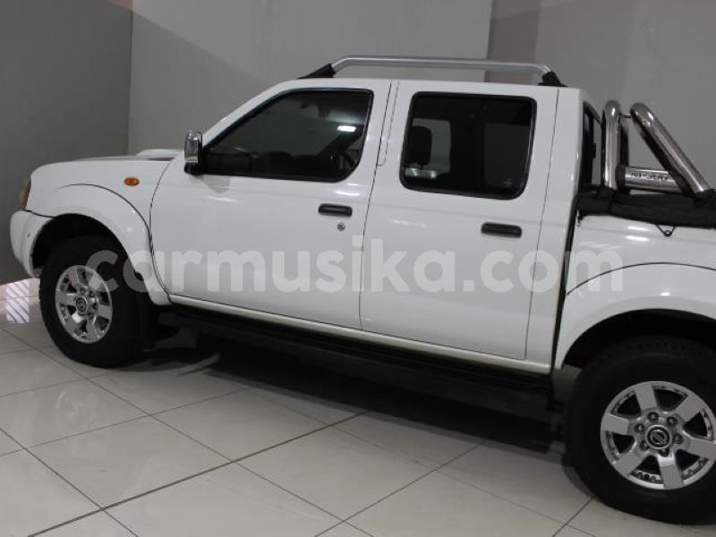 Big with watermark nissan np 300 matabeleland south beitbridge 24218