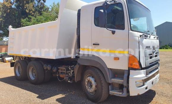 Nunua Ilio tumika Toyota Dyna Nyeupe Gari ndani ya Beitbridge nchini Matabeleland Kusini Nunua Ilio tumika Toyota Dyna Nyeupe Gari ndani ya Beitbridge nchini Matabeleland Kusini