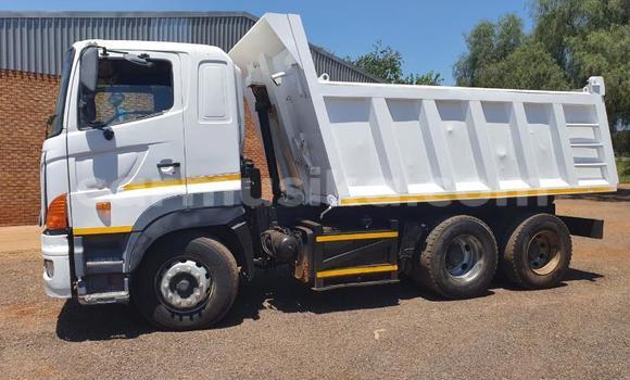 Nunua Ilio tumika Toyota Dyna Nyeupe Gari ndani ya Beitbridge nchini Matabeleland Kusini Nunua Ilio tumika Toyota Dyna Nyeupe Gari ndani ya Beitbridge nchini Matabeleland Kusini