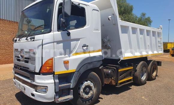 Nunua Ilio tumika Toyota Dyna Nyeupe Gari ndani ya Beitbridge nchini Matabeleland Kusini Nunua Ilio tumika Toyota Dyna Nyeupe Gari ndani ya Beitbridge nchini Matabeleland Kusini