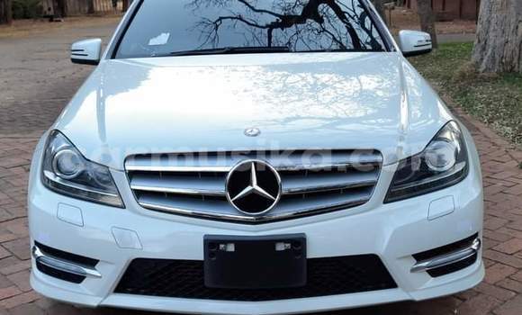 Nunua Ilio tumika Mercedes-Benz C-Classe Nyeupe Gari ndani ya Harare nchini Harare