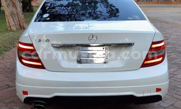 Tenga Tsaru Mercedes-Benz C-Classe Chena Mota in Harare in Harare Tenga Tsaru Mercedes-Benz C-Classe Chena Mota in Harare in Harare