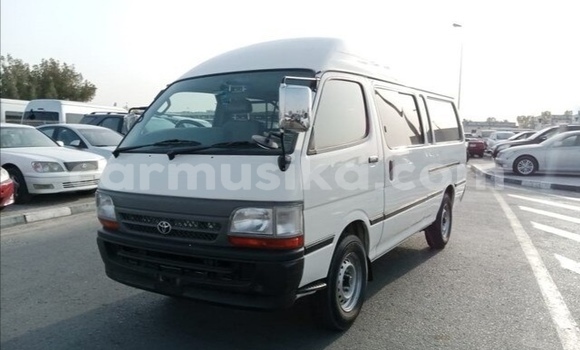 Buy Used Toyota Hiace White Car in Beitbridge in Matabeleland South