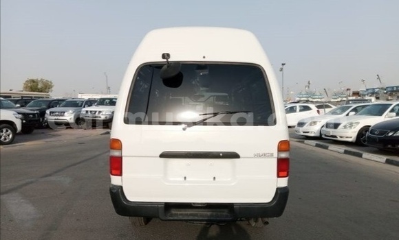 Nunua Ilio tumika Toyota Hiace Nyeupe Gari ndani ya Beitbridge nchini Matabeleland Kusini Nunua Ilio tumika Toyota Hiace Nyeupe Gari ndani ya Beitbridge nchini Matabeleland Kusini