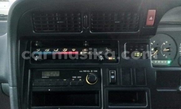 Nunua Ilio tumika Toyota Hiace Nyeupe Gari ndani ya Beitbridge nchini Matabeleland Kusini Nunua Ilio tumika Toyota Hiace Nyeupe Gari ndani ya Beitbridge nchini Matabeleland Kusini