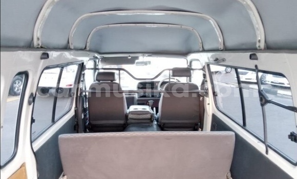 Nunua Ilio tumika Toyota Hiace Nyeupe Gari ndani ya Beitbridge nchini Matabeleland Kusini Nunua Ilio tumika Toyota Hiace Nyeupe Gari ndani ya Beitbridge nchini Matabeleland Kusini