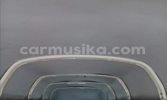 Nunua Ilio tumika Toyota Hiace Nyeupe Gari ndani ya Beitbridge nchini Matabeleland Kusini Nunua Ilio tumika Toyota Hiace Nyeupe Gari ndani ya Beitbridge nchini Matabeleland Kusini