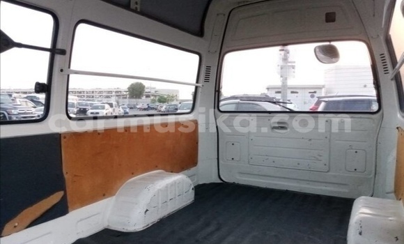 Nunua Ilio tumika Toyota Hiace Nyeupe Gari ndani ya Beitbridge nchini Matabeleland Kusini Nunua Ilio tumika Toyota Hiace Nyeupe Gari ndani ya Beitbridge nchini Matabeleland Kusini