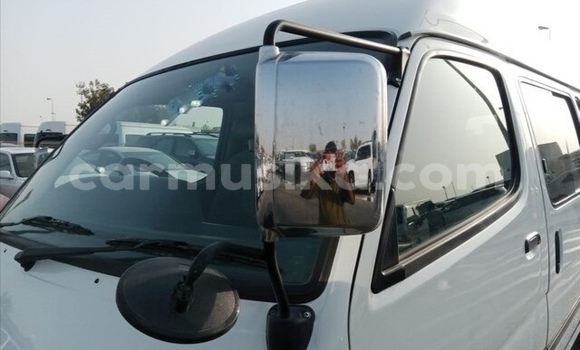 Nunua Ilio tumika Toyota Hiace Nyeupe Gari ndani ya Beitbridge nchini Matabeleland Kusini Nunua Ilio tumika Toyota Hiace Nyeupe Gari ndani ya Beitbridge nchini Matabeleland Kusini