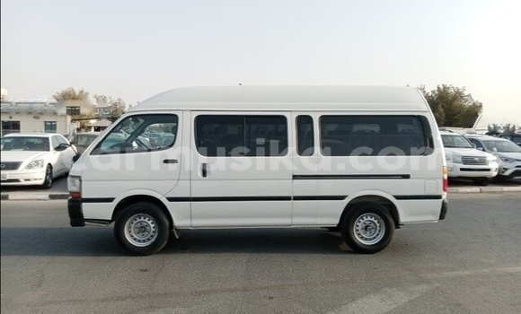 Nunua Ilio tumika Toyota Hiace Nyeupe Gari ndani ya Beitbridge nchini Matabeleland Kusini Nunua Ilio tumika Toyota Hiace Nyeupe Gari ndani ya Beitbridge nchini Matabeleland Kusini
