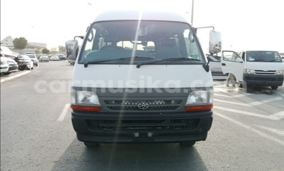 Nunua Ilio tumika Toyota Hiace Nyeupe Gari ndani ya Beitbridge nchini Matabeleland Kusini Nunua Ilio tumika Toyota Hiace Nyeupe Gari ndani ya Beitbridge nchini Matabeleland Kusini