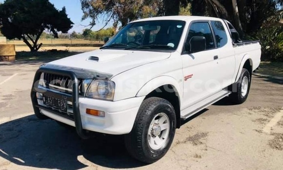 Buy Used Mitsubishi Colt White Car in Beitbridge in Matabeleland South