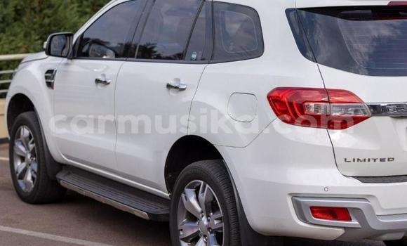 Acheter Occasion Voiture Ford Everest Gris à Chinhoyi, Mashonaland West Acheter Occasion Voiture Ford Everest Gris à Chinhoyi, Mashonaland West