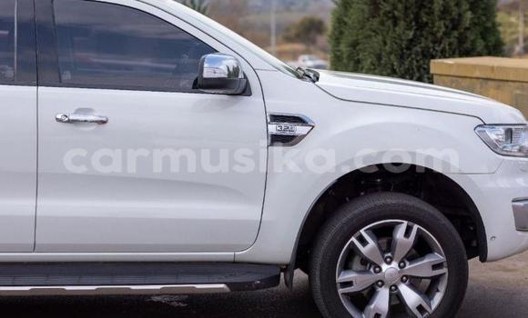 Acheter Occasion Voiture Ford Everest Gris à Chinhoyi, Mashonaland West Acheter Occasion Voiture Ford Everest Gris à Chinhoyi, Mashonaland West