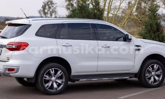 Acheter Occasion Voiture Ford Everest Gris à Chinhoyi, Mashonaland West Acheter Occasion Voiture Ford Everest Gris à Chinhoyi, Mashonaland West