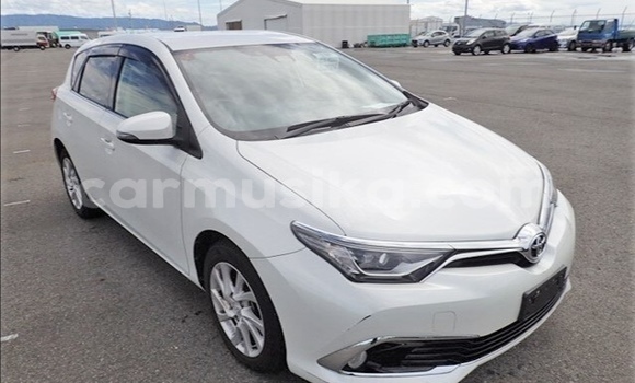 Buy Used Toyota Auris White Car in Beitbridge in Matabeleland South Buy Used Toyota Auris White Car in Beitbridge in Matabeleland South