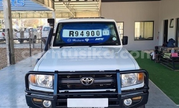 Nunua Ilio tumika Toyota Land Cruiser Nyeupe Gari ndani ya Beitbridge nchini Matabeleland Kusini