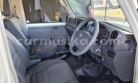 Acheter Occasion Voiture Toyota Land Cruiser Blanc à Beitbridge, Matabeleland South Acheter Occasion Voiture Toyota Land Cruiser Blanc à Beitbridge, Matabeleland South