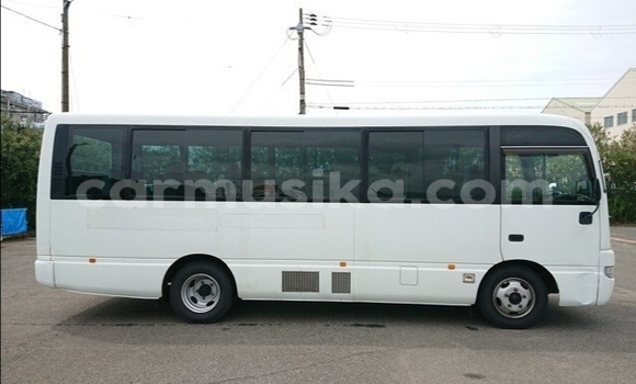 Nunua Ilio tumika Nissan Caravan Nyeupe Gari ndani ya Beitbridge nchini Matabeleland Kusini Nunua Ilio tumika Nissan Caravan Nyeupe Gari ndani ya Beitbridge nchini Matabeleland Kusini