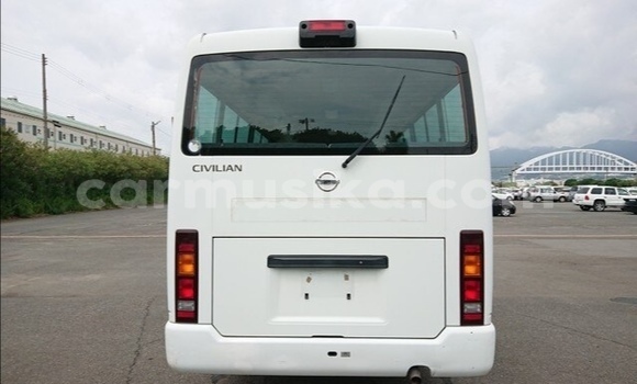 Nunua Ilio tumika Nissan Caravan Nyeupe Gari ndani ya Beitbridge nchini Matabeleland Kusini Nunua Ilio tumika Nissan Caravan Nyeupe Gari ndani ya Beitbridge nchini Matabeleland Kusini